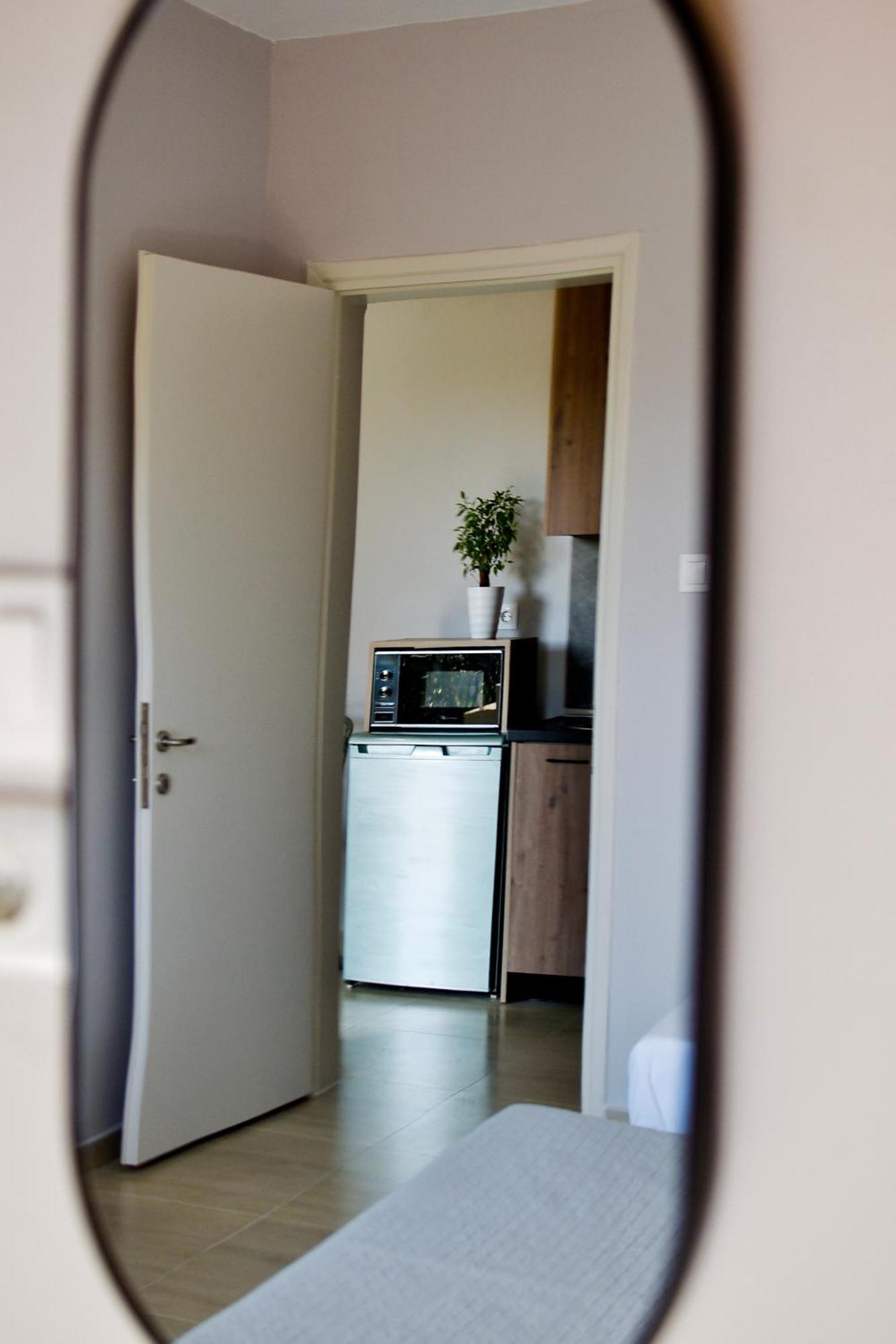 Room Nine 9 Beachfront Apartments Nea Kallikrateia Extérieur photo