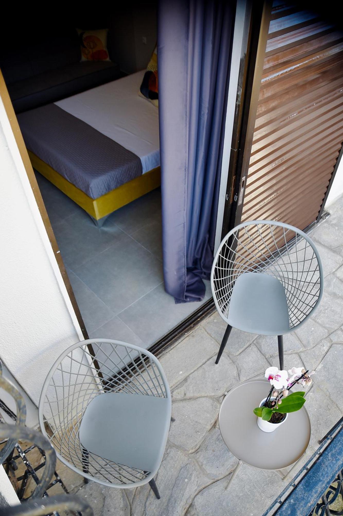 Room Nine 9 Beachfront Apartments Nea Kallikrateia Extérieur photo