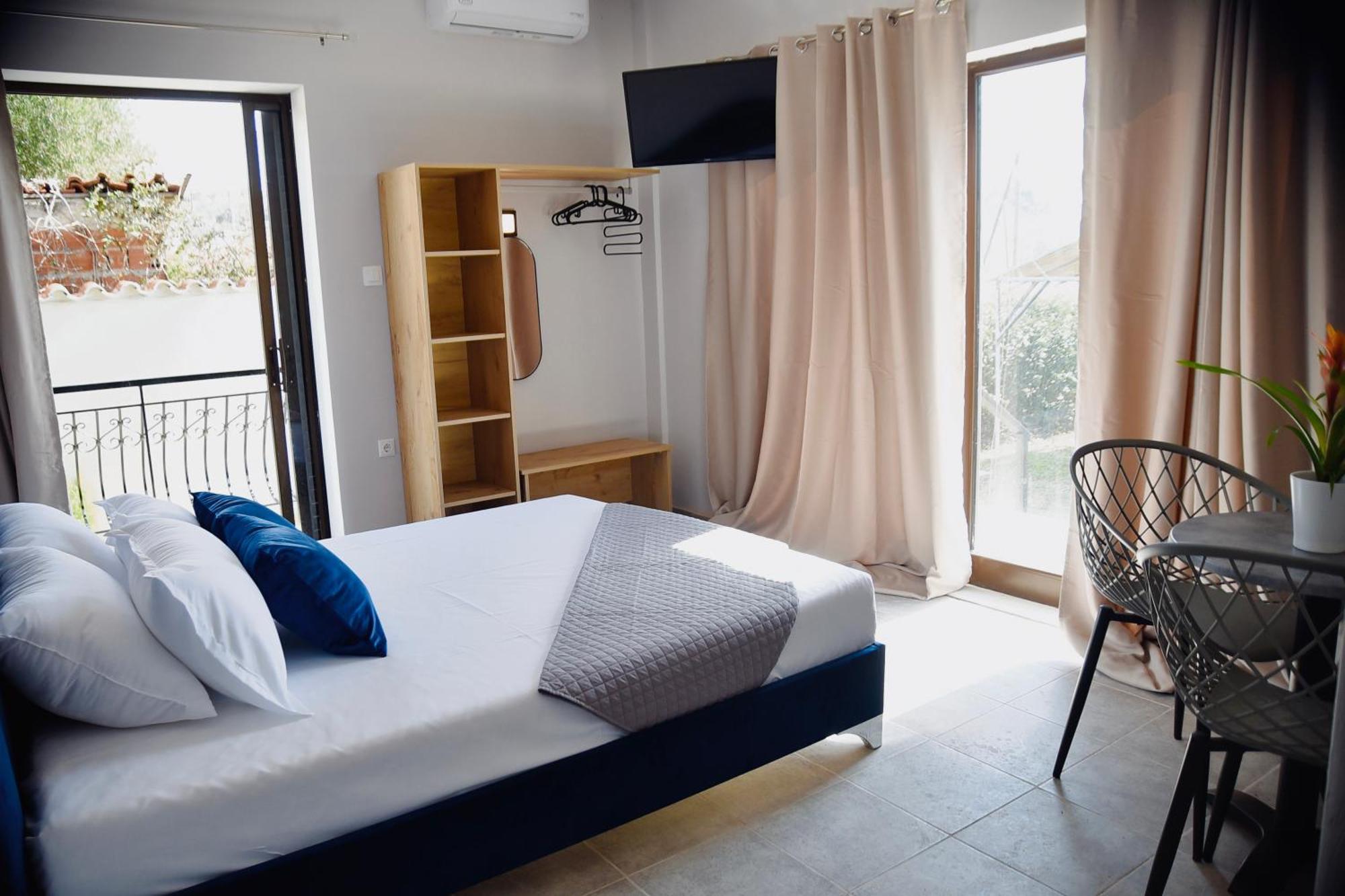 Room Nine 9 Beachfront Apartments Nea Kallikrateia Extérieur photo