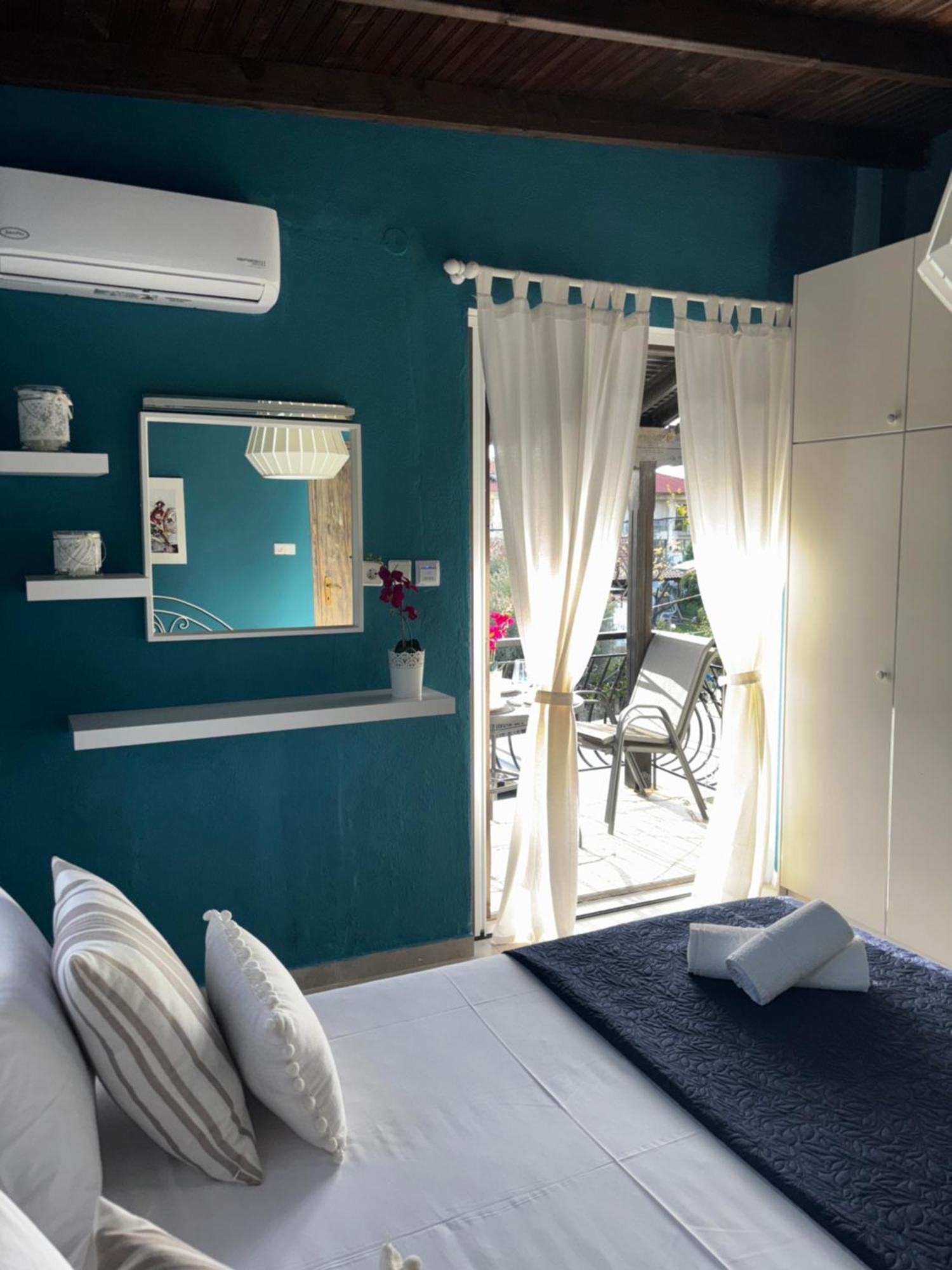 Room Nine 9 Beachfront Apartments Nea Kallikrateia Extérieur photo
