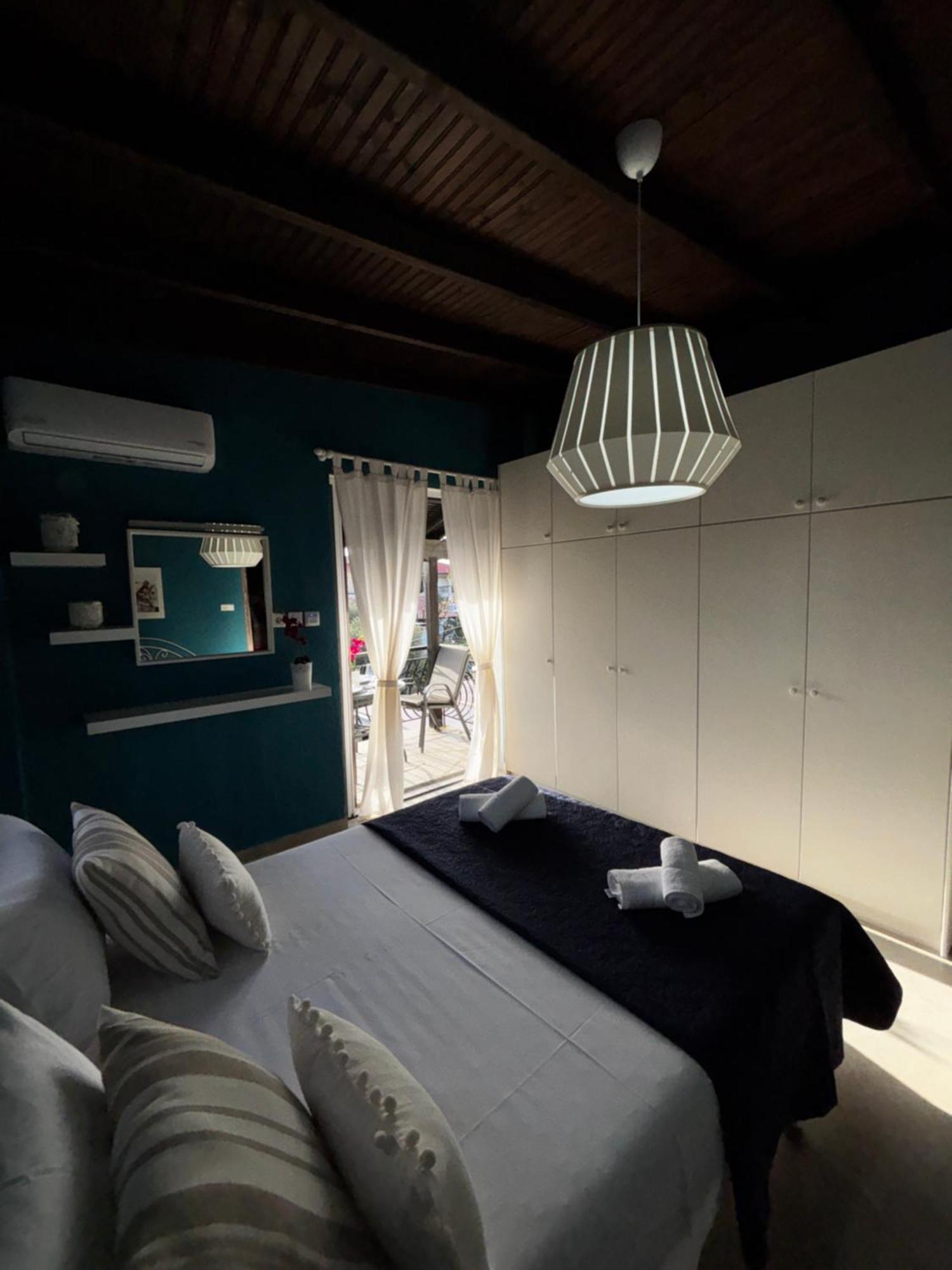 Room Nine 9 Beachfront Apartments Nea Kallikrateia Extérieur photo